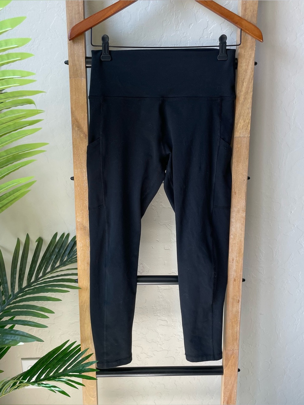 Aerie Offline Black High-Rise Leggings with Side Pockets